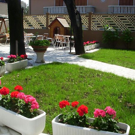 Hotel Roma Marina di Massa Dış mekan fotoğraf