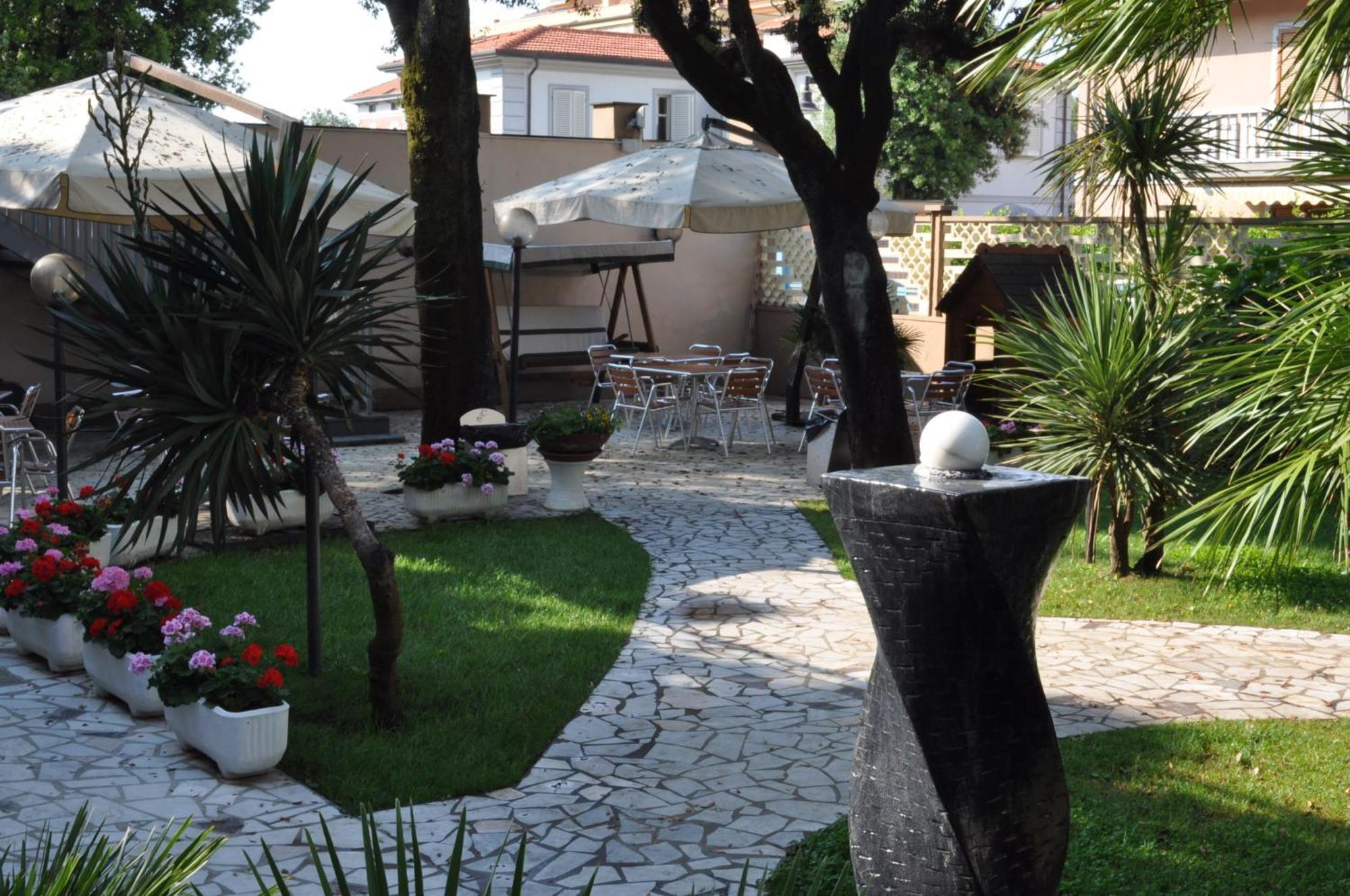Hotel Roma Marina di Massa Dış mekan fotoğraf
