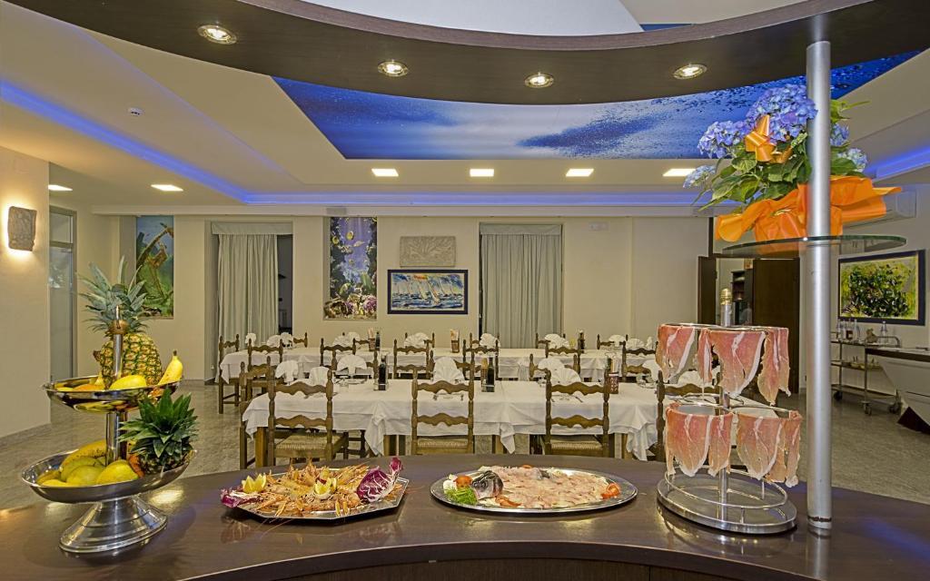 Hotel Roma Marina di Massa Dış mekan fotoğraf