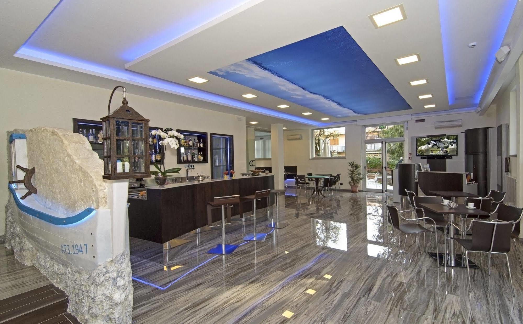 Hotel Roma Marina di Massa Dış mekan fotoğraf