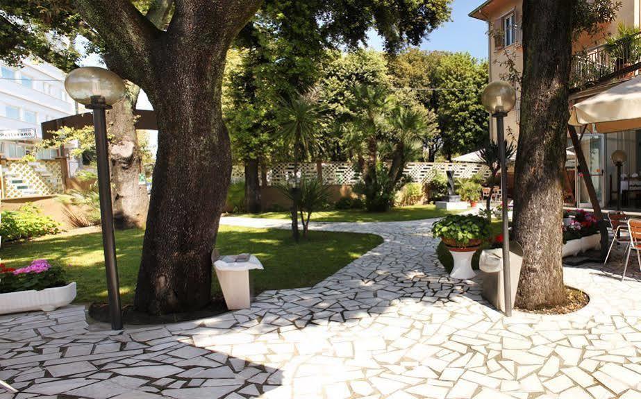 Hotel Roma Marina di Massa Dış mekan fotoğraf