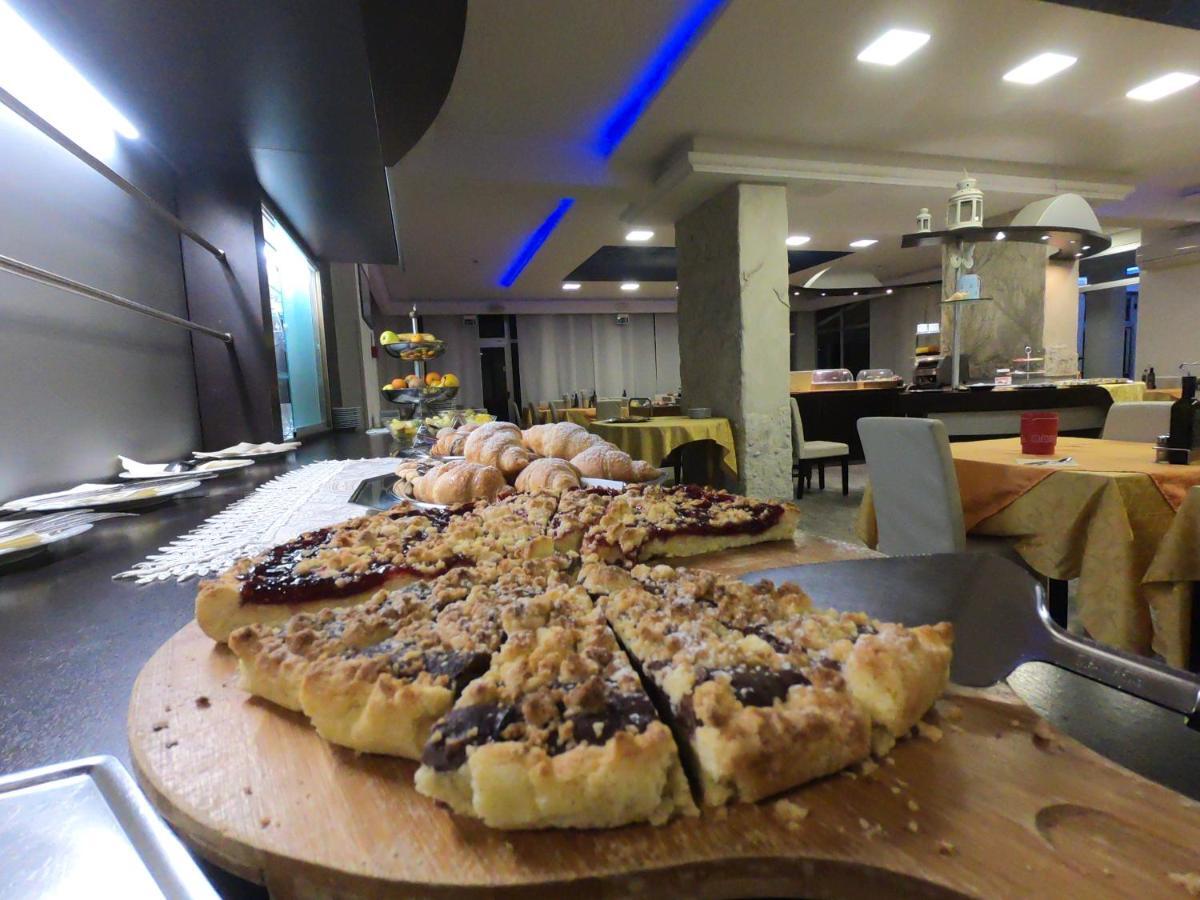 Hotel Roma Marina di Massa Dış mekan fotoğraf